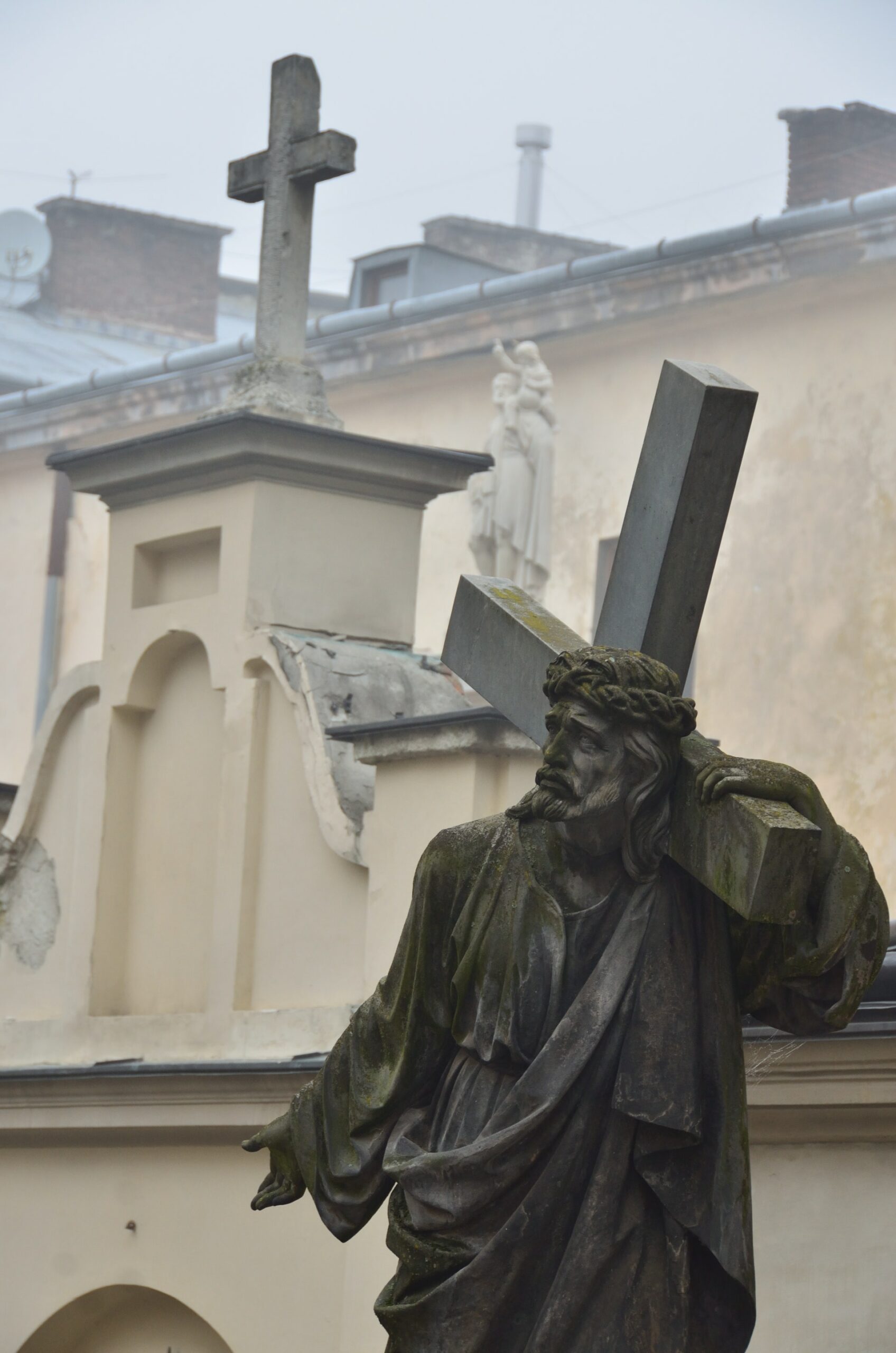 statue of Jesus carrying the cross